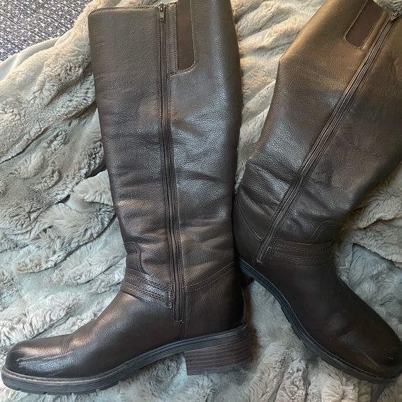 Beautiful for Fall! Chocolate brown Clark’s boots. - Picture 2 of 4